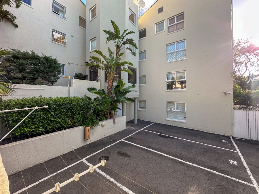 To Let 1 Bedroom Property for Rent in Sea Point Western Cape